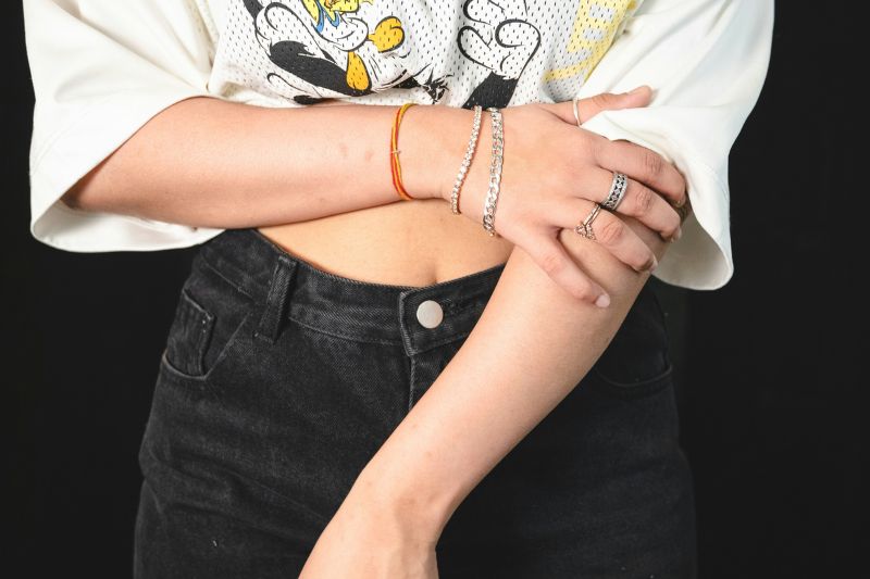 ból łokcia po zewnętrznej stronie